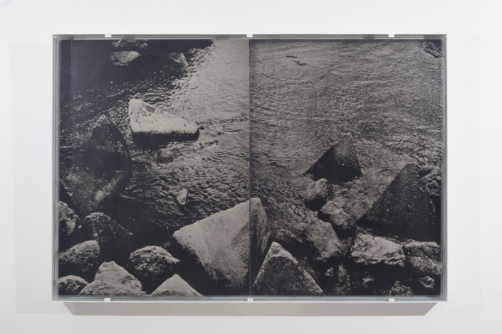 Guillaume Krattinger, Pyramides, 2014, ambrotype et cadre en métal, 160 x 110 x 10 cm, ED 1/3